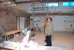 Die Garderobe ist ein bisschen gro� geworden, oder . . .