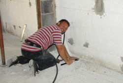 Ich lege meinen in die Wand . . .