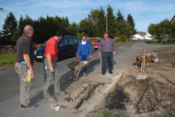 . . .wie immer, einer arbeitet, drei gucken zu . . .