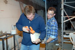 Ein Hobel, der nicht pfeift, ein Schreiner, der nicht s�uft, ein M�dchen das nicht stilleh�lt, geh�ret nicht auf diese Welt . . .