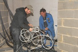 Durch diesem "Kabelsalat" l�uft sp�ter der "Drehstrom".