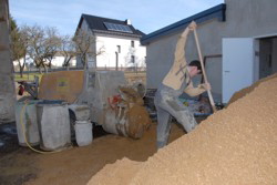 Schaufelt schneller, als die Maschine arbeitet.