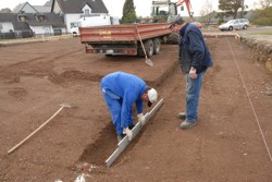 Haargenau gebaggert.