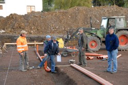 Die ersten Rohre sind verlegt.