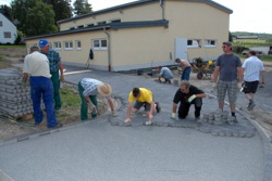 Jung und Alt . . . gemeinsam schaffen wir es!