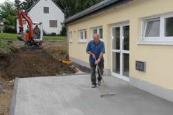 Karl-Heinz ist ein "Plasterfugenverf�lleinkehrer" . . .