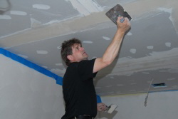 Arno liebt das Spachteln, das gibt "Muckis".