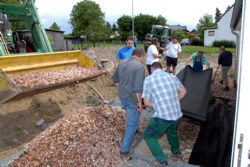 1600_Schnell noch ein Vlies einbringen.