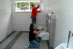 Daisy (G�nsebl�mchen) kann nur dar�ber lachen.