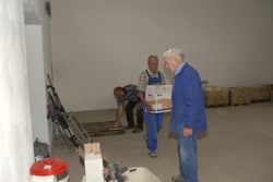 Einr�umen . . . ausr�umen . . . einr�umen . . . ausr�umen . . .