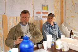 . . . links oder rechts herum? Nein nein du musst auf den Nippel in der Mitte dr�cken mein Lieber . . .