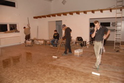 . . . bevor die vorletzte Versiegelung aufgetragen wird.