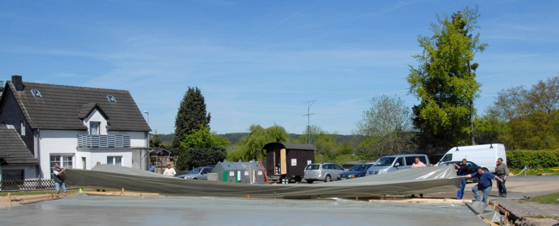 Hochzeitbrautkleidschleppentr�ger  im Einsatz . . . 