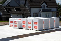 Freitagmorgen kamen die Steine.