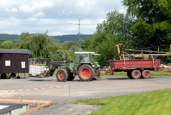 Gro�e Bierzapfanlage rollt an . . .