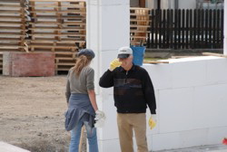 ssssst . . . E. Du  altes Ferkel . . . 