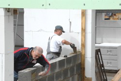 . . . wir treffen uns in der Mitte . . . 