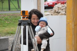 Siehst du Emma, das ist der neue "Nacktscanner". Jeder der in den Saal will mu� hier vorbei.