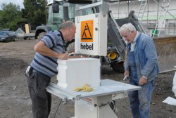 Karl-Heinz, du mos ob dr Strich jon . . . 