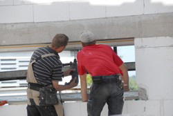 Gell Papa, deine Bohrmaschine h�rt sich an wie mein Geldbeutel, n�mlich leer.