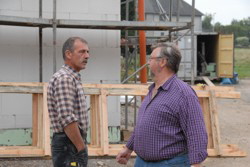 He Sie da, arbeiten Sie auch hier? . . . 